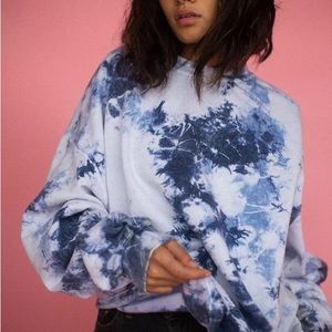 Urban Outfitters Tie-Dye Sweatshirt Blue/White